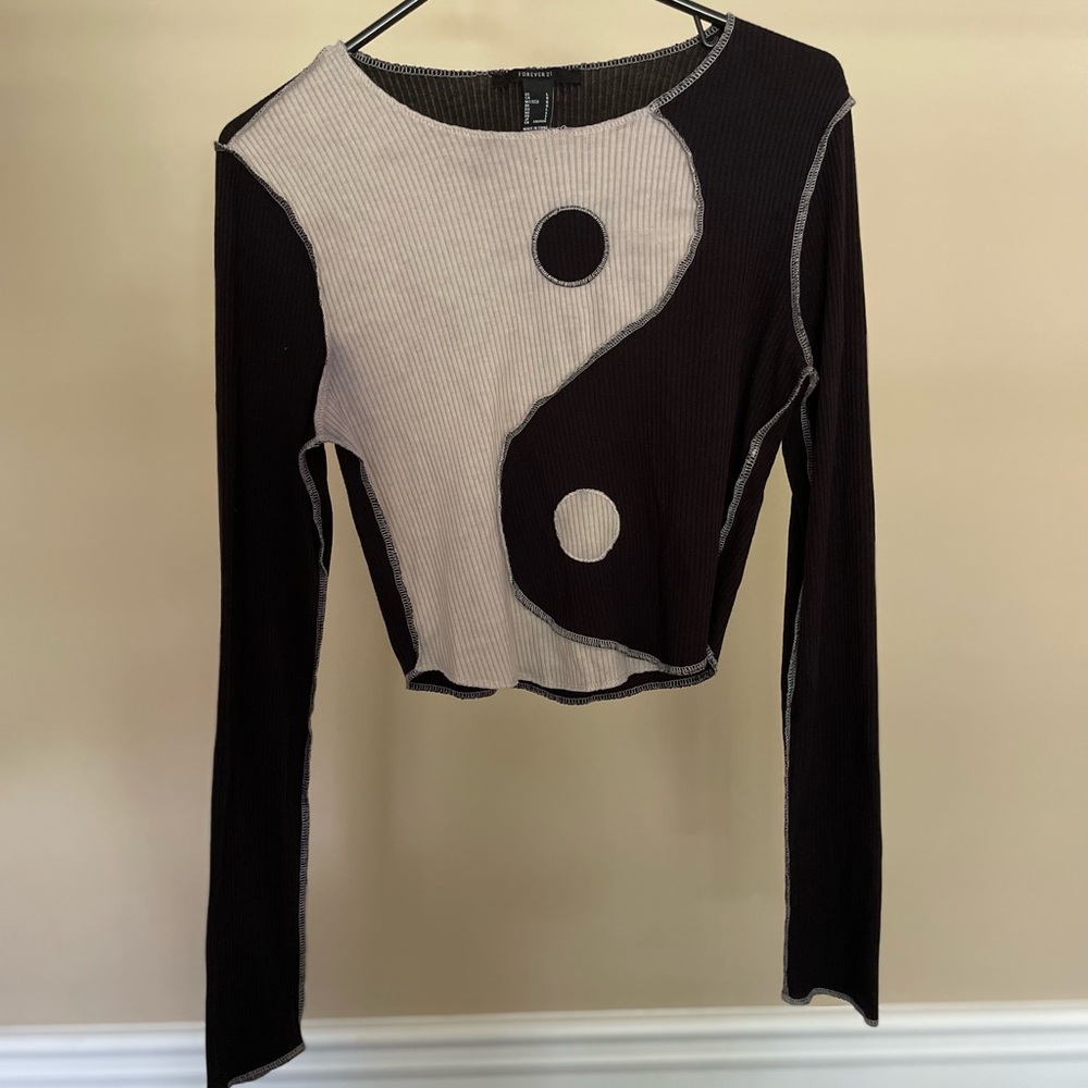Yin Yang long sleeve crop top